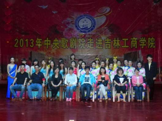 工商管理学院举办“美丽校园”民族舞大赛活动照片-2